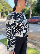 Blusa Feminina Plus Size Estampada Preto e Branco em Viscose com Cinto – Elegância e Conforto do 44 ao 54
