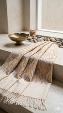 Pashmina Feminina Bege Estampa Paisley com Franjas Elegante e Sofisticada