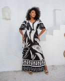 Vestido Preto e Branco Plus Size Chic aberto Andreza