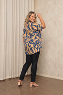 Camisa plus size estampada bege e azul