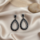 Brinco Gota Luxo Preto – Elegância e Sofisticação