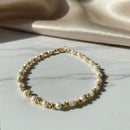 Colar de Pérolas com Detalhes Dourados Banho de Ouro