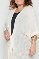 Kimono Longo Off-White Plus Size em Malha com Cinto