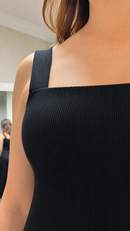 Top Canelado Preto Plus Size com Alça Larga e Decote Quadrado