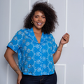 Camisa Cropped Laíse Plus size Azul Royal Claro