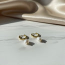 Brinco Argolinha Dourada com Pérola Natural Banho de Ouro