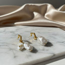 Brinco Dourado com Pérolas de Água Doce Banho de Ouro