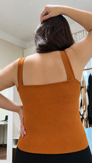 Top Canelado Caramelo Plus Size com Alça Larga e Decote Quadrado