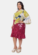 Vestido plus size curto em viscose estampado soltinho