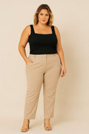 Top Canelado Preto Plus Size com Alça Larga e Decote Quadrado