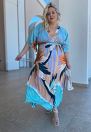 Vestido plus size longo decote em V