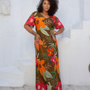 Vestido estampado em viscose plus size com manga soltinha e devote V