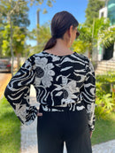 Blusa Feminina Plus Size Estampada Preto e Branco em Viscose com Cinto – Elegância e Conforto do 44 ao 54