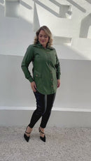 Camisa parka plus size verde em couro fake